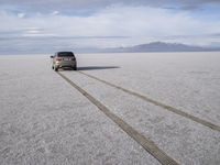 Road Trip in Utah: Scenic Desert Landscape along the Salt Lake
