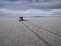 Road Trip in Utah: Scenic Desert Landscape along the Salt Lake