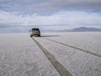 Road Trip in Utah: Scenic Desert Landscape along the Salt Lake
