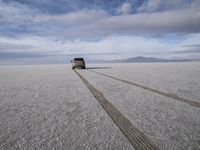 Road Trip in Utah: Scenic Desert Landscape along the Salt Lake
