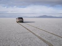 Road Trip in Utah: Scenic Desert Landscape along the Salt Lake