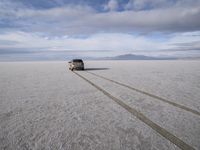 Road Trip in Utah: Scenic Desert Landscape along the Salt Lake