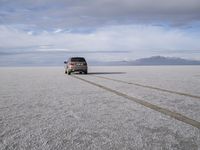 Road Trip in Utah: Scenic Desert Landscape along the Salt Lake