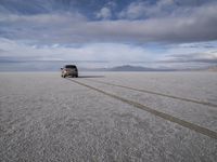 Road Trip in Utah: Scenic Desert Landscape along the Salt Lake