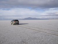 Road Trip in Utah: Scenic Desert Landscape along the Salt Lake