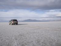 Road Trip in Utah: Scenic Desert Landscape along the Salt Lake