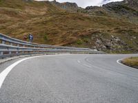 there is a sign on the side of this winding road for passers to turn