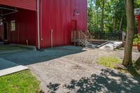 Rural Barn in Ontario, Canada: Daytime View