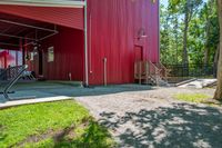 Rural Barn in Ontario, Canada: Daytime View