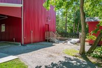 Rural Barn in Ontario, Canada: Daytime View