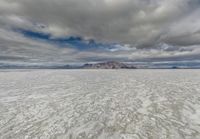 Salt Lake Desert Mountains: A Stunning Landscape