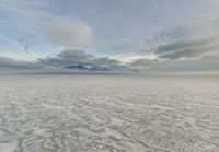 Salt Lake USA: Landscape with Mountains and Sunshine