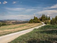 Scenic Landscape of Tuscany: Clear Skies and Natural Beauty