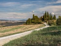 Scenic Landscape of Tuscany: Clear Skies and Natural Beauty