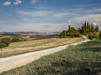 Scenic Landscape of Tuscany: Clear Skies and Natural Beauty