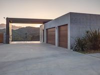 Sleek Concrete Facade: Architecture in Los Angeles