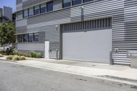 Sleek Facade with Metal Walls in Los Angeles 001