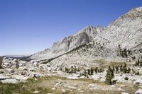 Snow Covered Mountain Peak: Captivating Winter Scene
