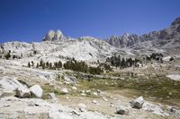 Snow Covered Mountain Peak: Captivating Winter Scene