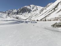 Snow Covered Mountain Range: Winter Scenery