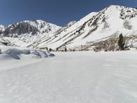 Snow Covered Mountain Range: Winter Scenery