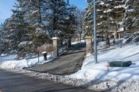 there is a street sign in front of the snow covered parka hill at a stop light