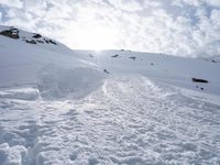 there is no image to provide an impression for as the image is showing, here is a ski track in the snow