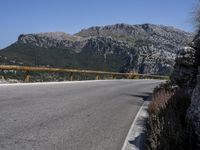 Spain's Mountain Pass: A Natural Landscape