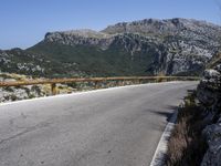 Spain's Mountain Pass: A Natural Landscape