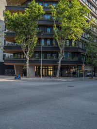 Spanish City Life: Sleek Architecture in Barcelona