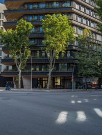 Spanish City Life: Sleek Architecture in Barcelona