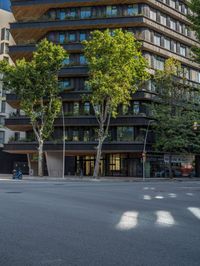 Spanish City Life: Sleek Architecture in Barcelona