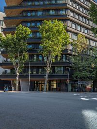 Spanish City Life: Sleek Architecture in Barcelona