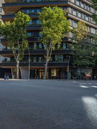 Spanish City Life: Sleek Architecture in Barcelona