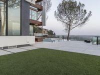 Sunny Day in Los Angeles: A Beautiful Lawn in front of a House