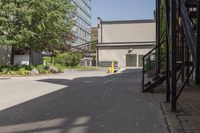 Toronto Residential Area: Clear Sky and Urban Design