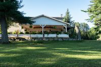 Toronto Residential Area by the Lake: A Beautiful Landscape