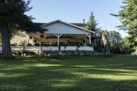 Toronto Residential Area by the Lake: A Beautiful Landscape