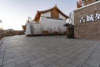 the courtyard has no walkway and is in front of a restaurant with chinese writing on it