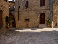 Classic Architecture in Tuscany: A Daytime View