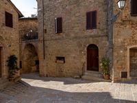 Classic Architecture in Tuscany: A Daytime View