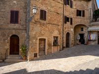 Classic Architecture in Tuscany: A Daytime View