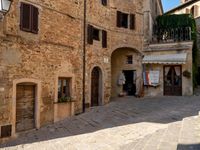 Classic Architecture in Tuscany: A Daytime View