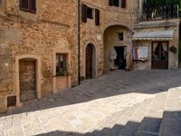 Classic Architecture in Tuscany: A Daytime View