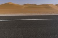 UAE Liwa Desert: A Clear Sky Panorama