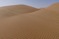 UAE's Sahara Desert: Clear Sky and Majestic Dunes