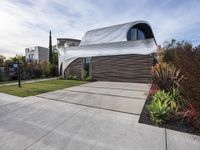 Urban Design in California: Concrete Building in a City