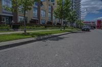 Urban Design in Toronto Neighborhood: Houses, Trees - 005