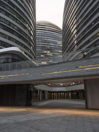 Urban Metropolis: SOHO Plaza Architecture