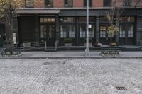 Urban Neighborhood: Exploring the Streets of Manhattan